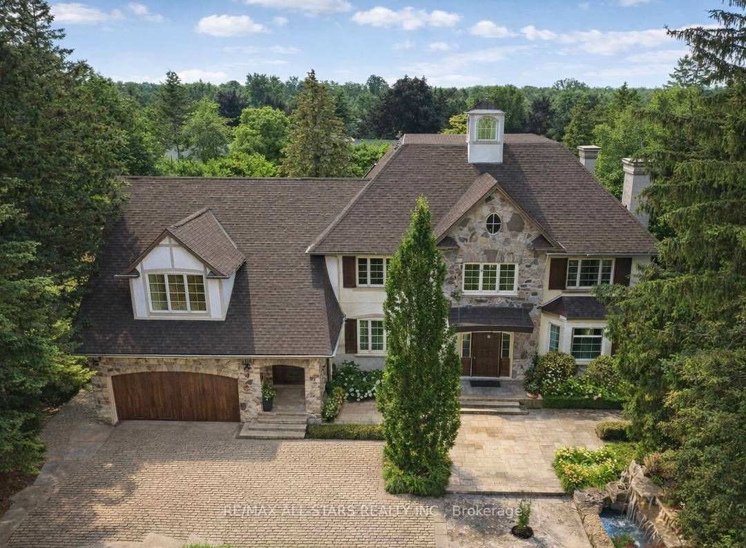 A rare opportunity on one of Unionville's most prestigious streets, 32 Wembley Avenue is an exceptional custom residence where timeless architecture and resort inspired living come together on a spectacular ...
