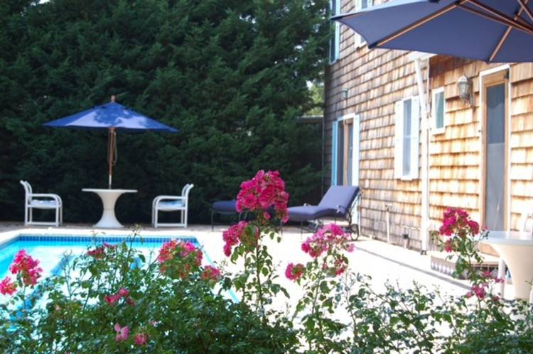 Southampton Village Beautiful Traditional Summer Rental