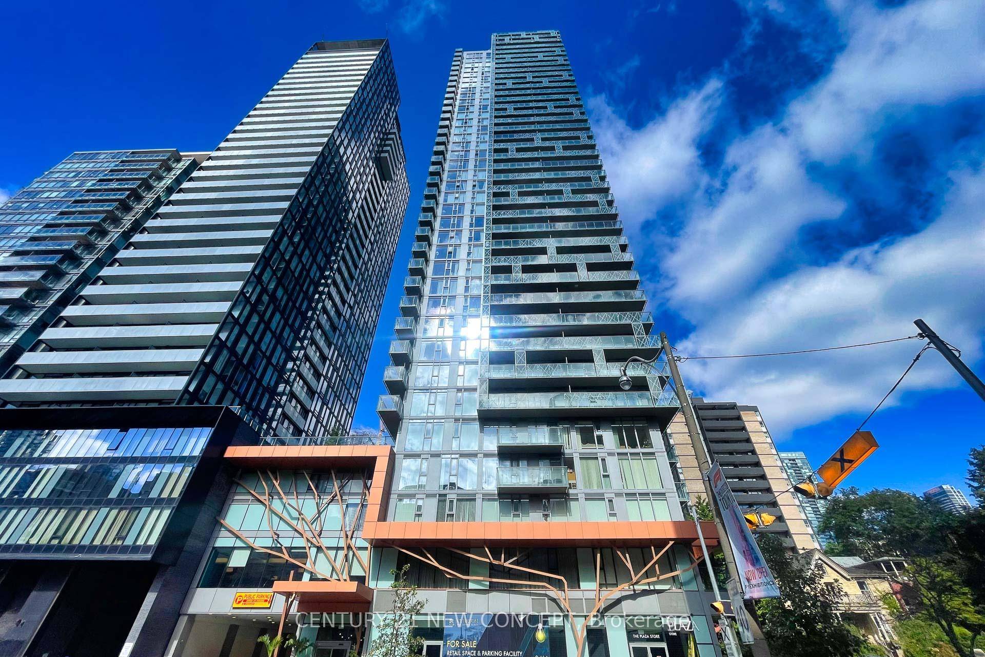 ONE PARKING amp ; ONE LOCKER INCLUDED 9 Ft ceiling 768 Sqf Balcony SE Corner 2 B Model 2 Bath Amazing 50 Weslley St Location Location Location Two Bedroom with ...