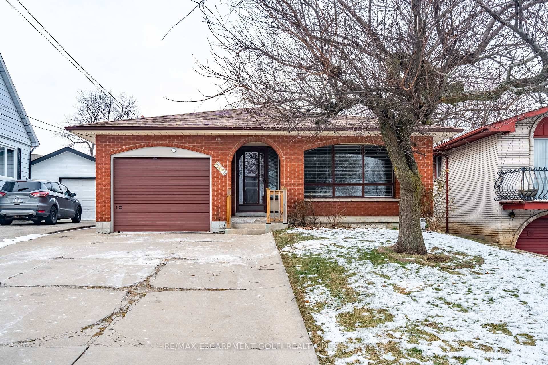 Welcome to 662 West 5th St, Hamilton !