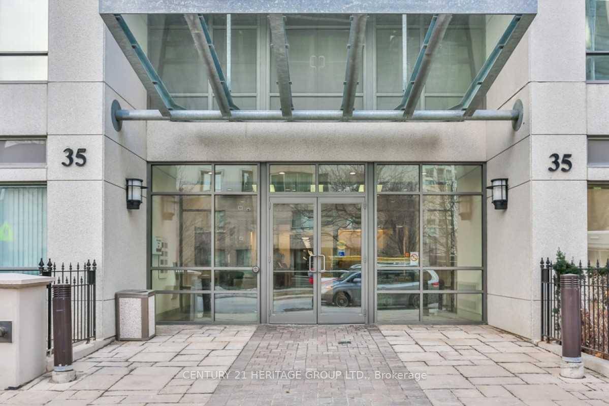PRIME NORTH YORK LOCATION YONGE amp ; SHEPPARD 2 BEDROOMS, 2 BATHS A L SHAPPED BALCONY FUNCTIONAL SPLIT BEDROOMS LAYOUT OVER 950 SQ.