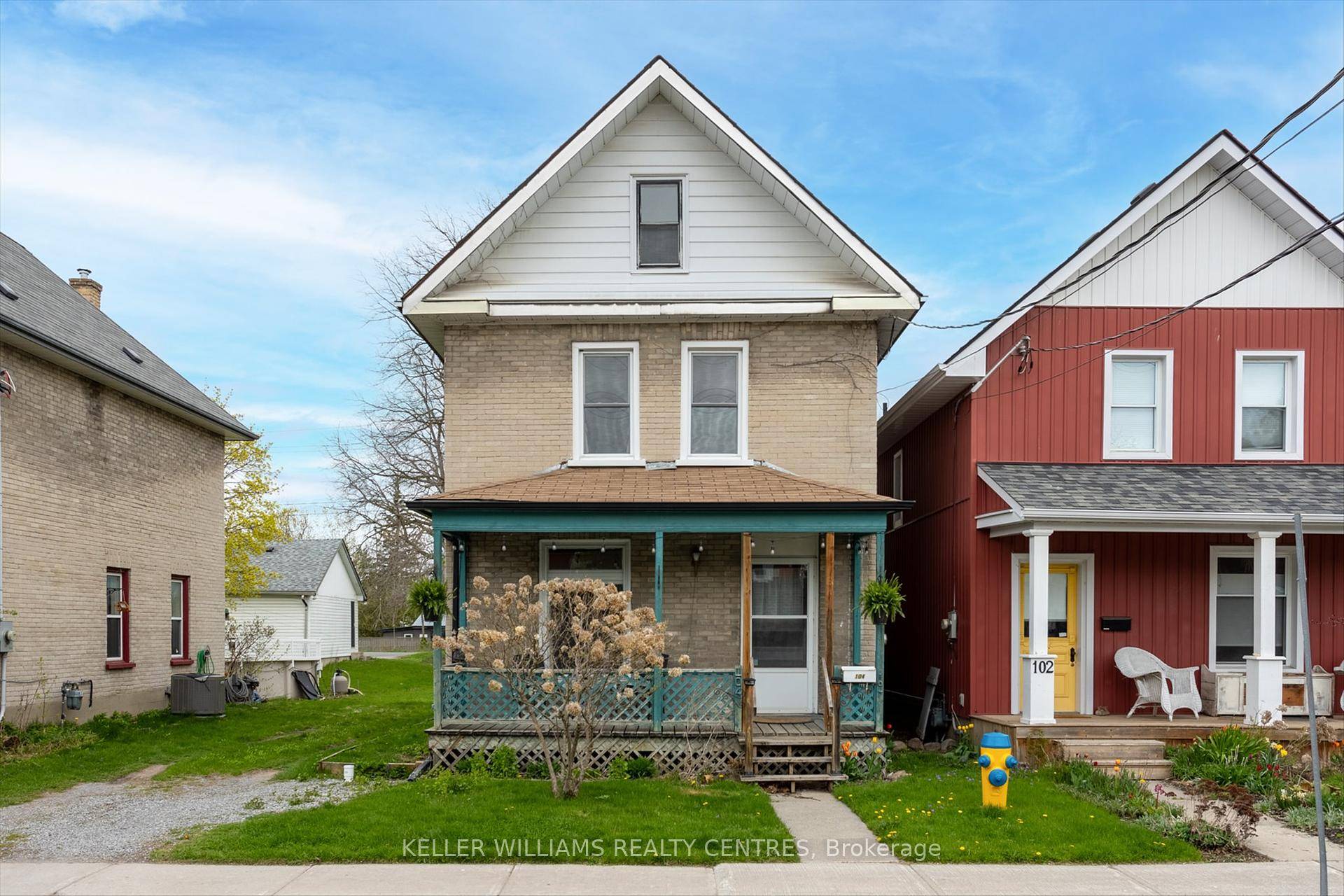 Nestled in a quiet, sought after neighbourhood and just a short walk away from Little Lake this charming 3 bedroom, 1 bathroom home is a must see !