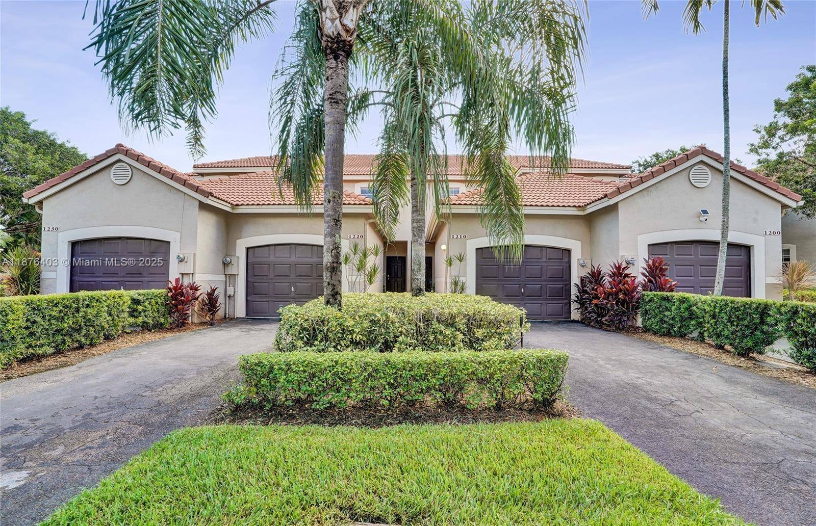 Beautiful and well maintained townhouse in the great City of Weston with some of the best schools in Broward County.
