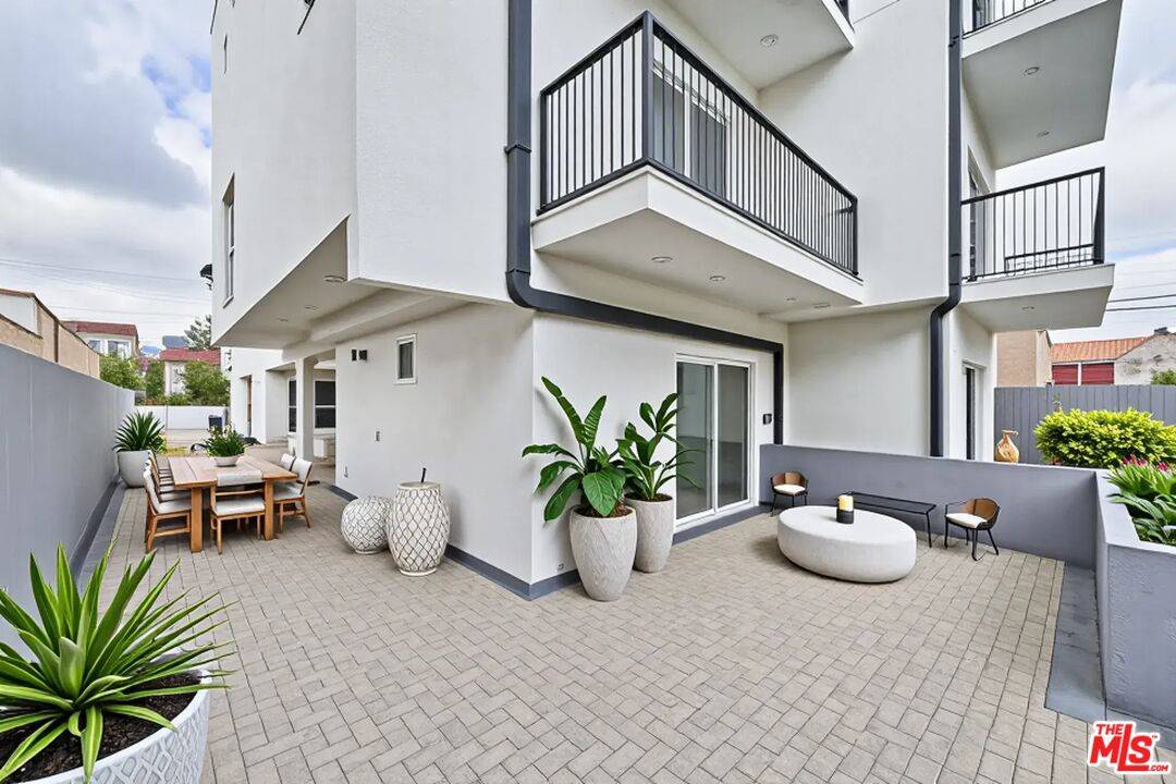 1106  Queen Anne Pl 4BR La