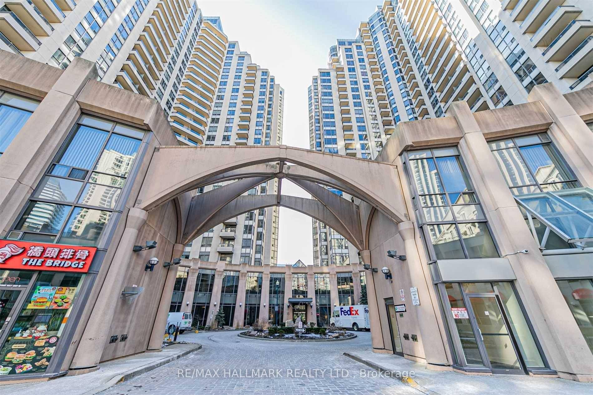 Luxury Just Upgraded Condo, Unobstructed Ne View, Upgraded Corner Unit, Hardwood Floor Thru Out Entire Unit !
