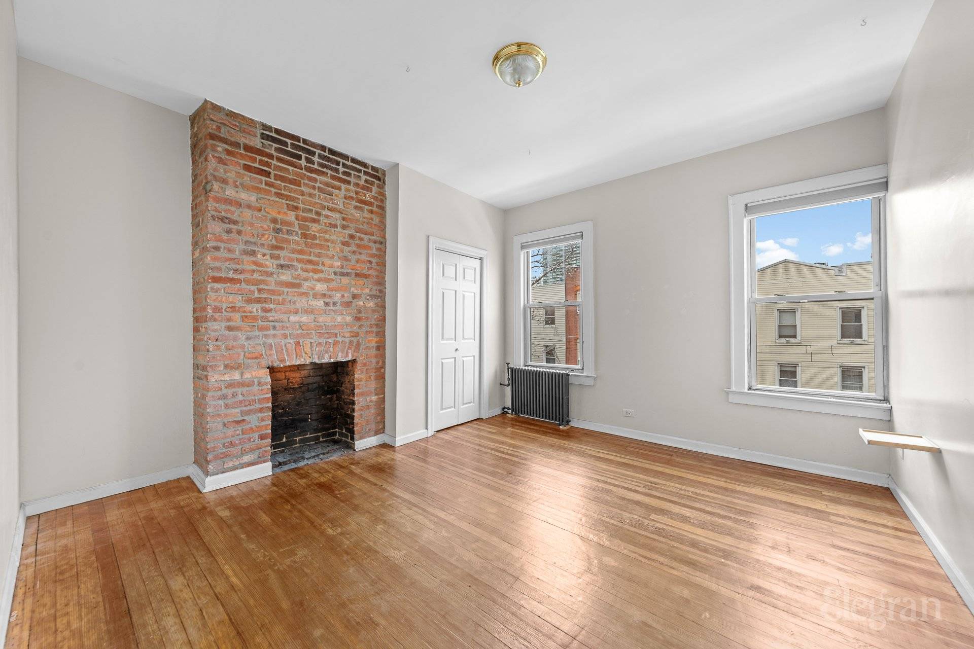 This stunning 3 bedroom apartment in Long Island City offers both comfort and convenience.