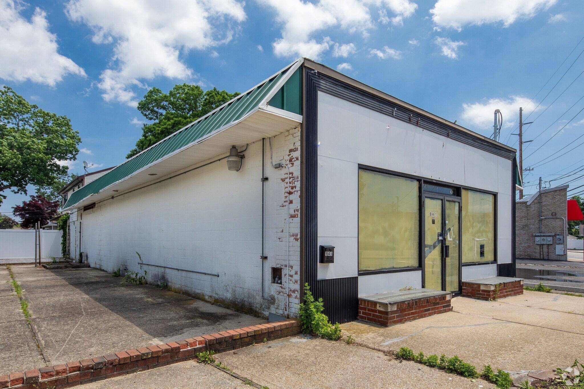 Prime freestanding commercial space for lease in West Babylon.