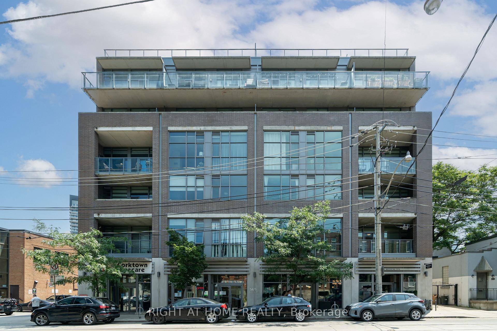 Stylish and Immaculately Kept 1 1 Bedroom Condo in the Heart of Corktown.