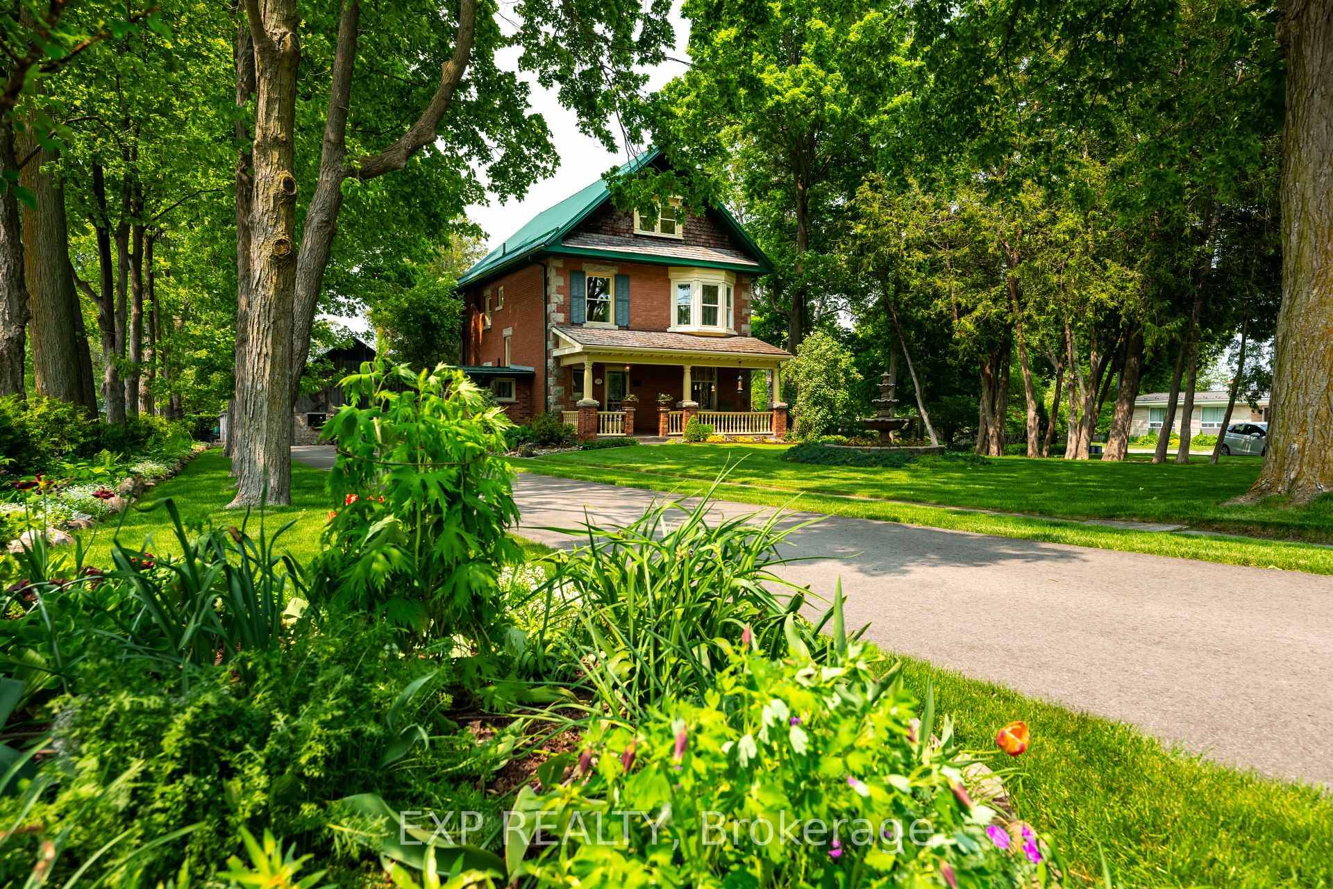 Welcome to the esteemed 24 Faulkner, where history lives on in pristine perfection.