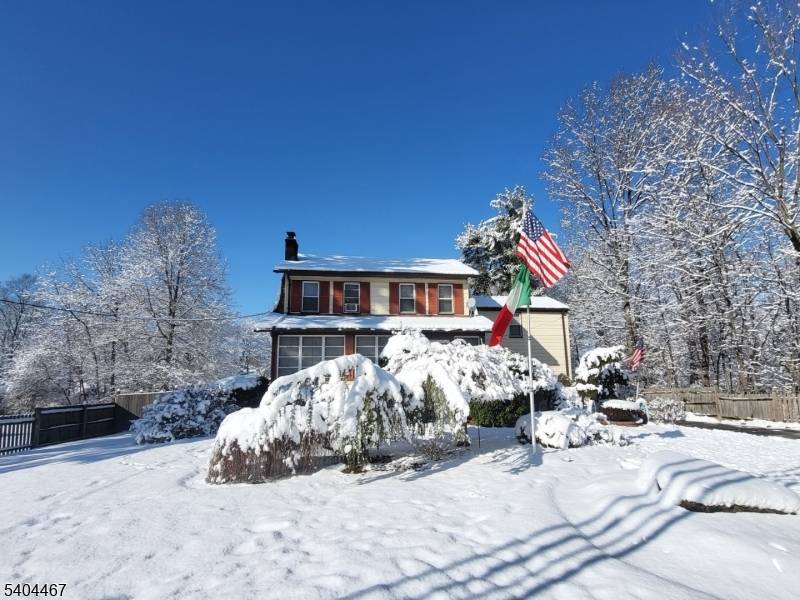 Come check out this spacious home on a flat, open, and large lot in Livingston.