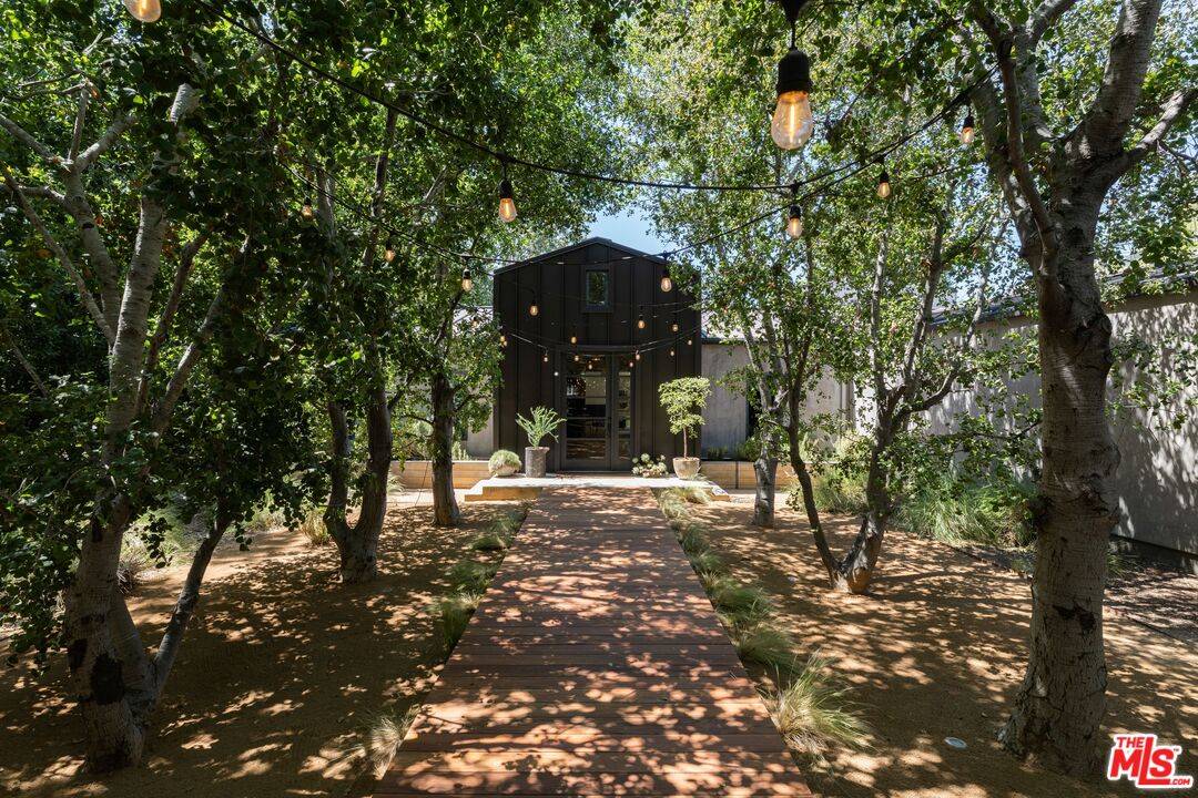 226  S Rimpau Blvd 6BR Mid Wilshire La