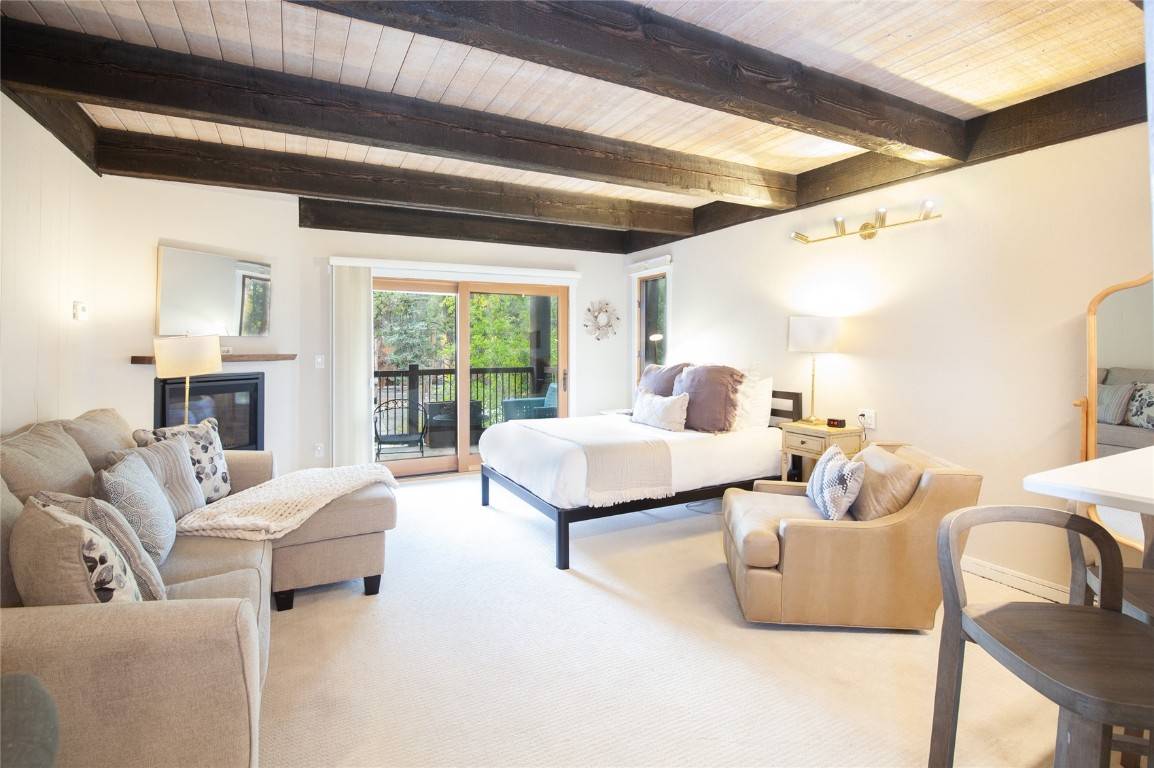 Be sure to see this stunning, totally remodeled Snowdrop condo in the heart of Breckenridge !