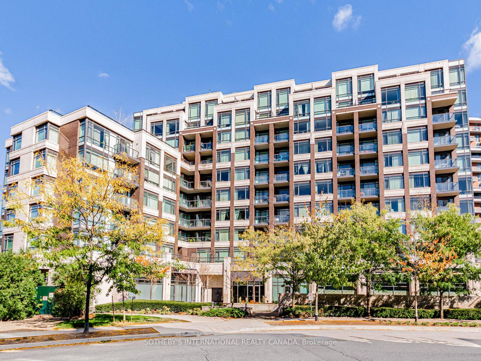 Welcome to this large, luxury 2 1 bedroom condo with a den in the heart of Downtown Markham.