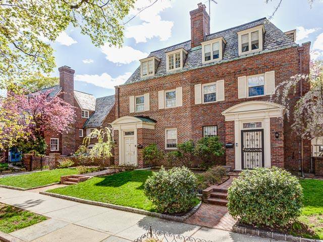 Welcome to Jackson Heights Historic District s Private Houses.