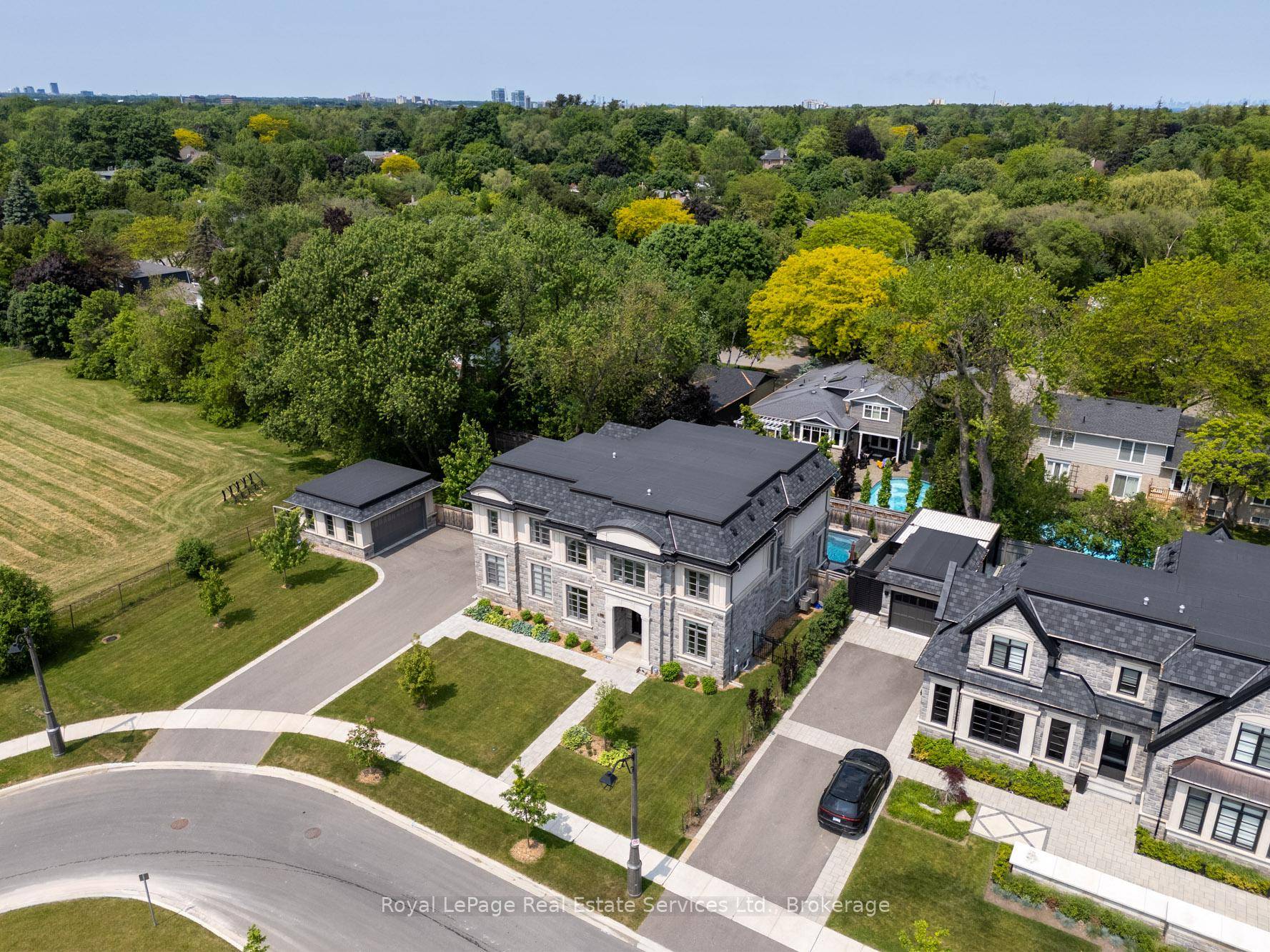 Nestled in one of Oakville's most beautiful new neighborhoods by the lake, this stunning Kingscrest residence is the epitome of modern luxury, timeless design and contemporary comfort.