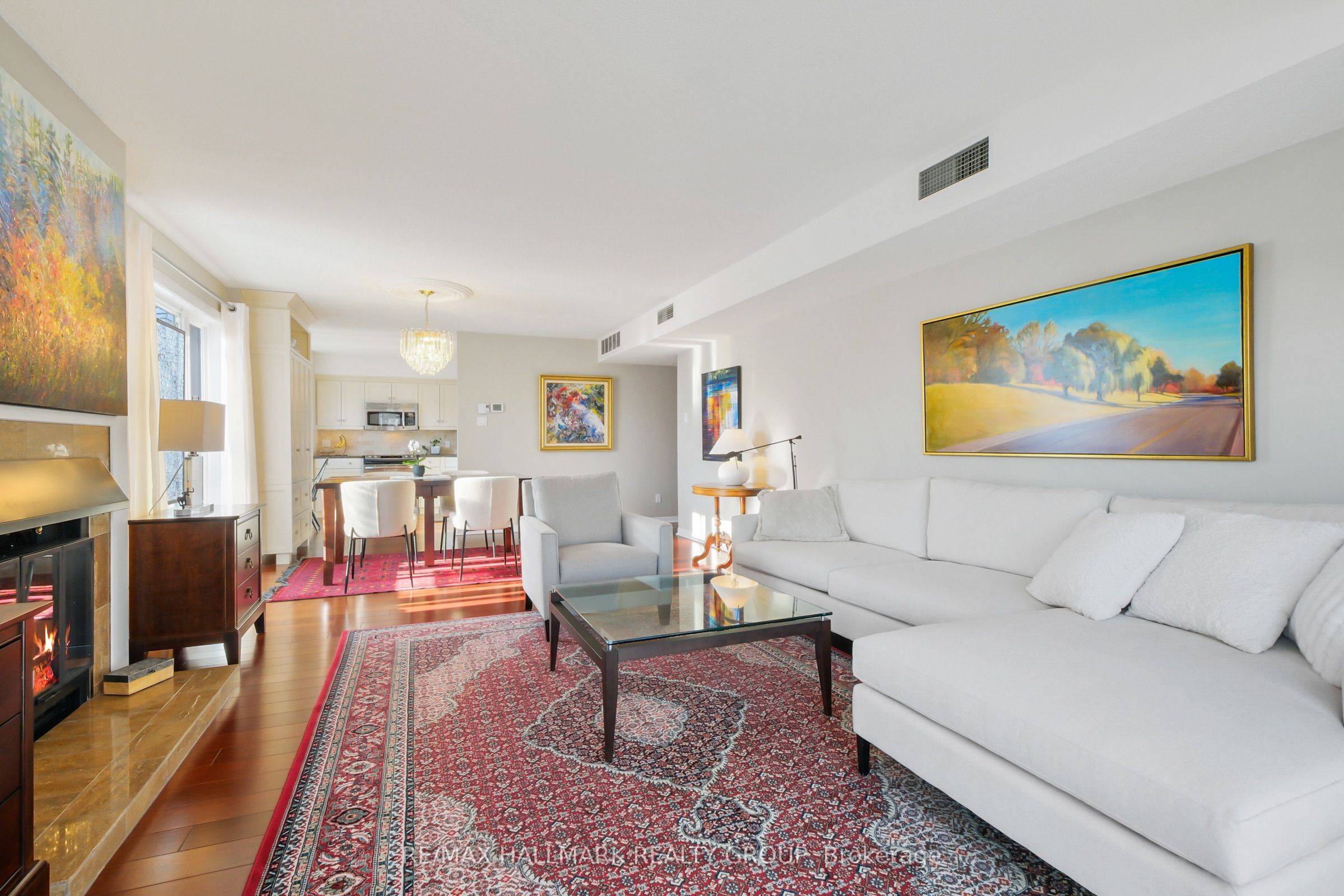 Welcome to 259 Botanica Private a boutique 16 unit building offering a rarely available penthouse !