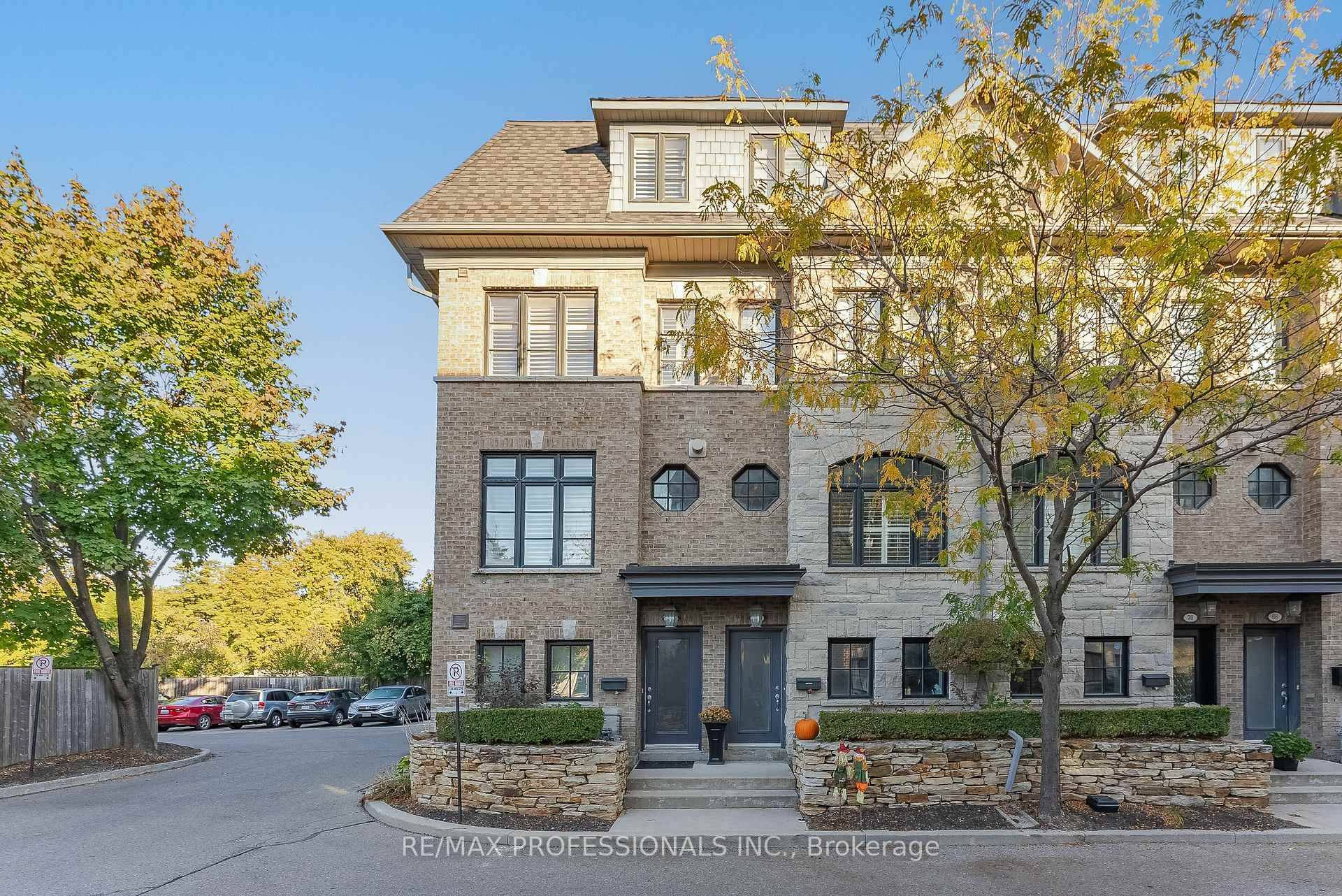 This Beautiful Executive 1750sqft End Unit Townhouse is situated in Islington Village !