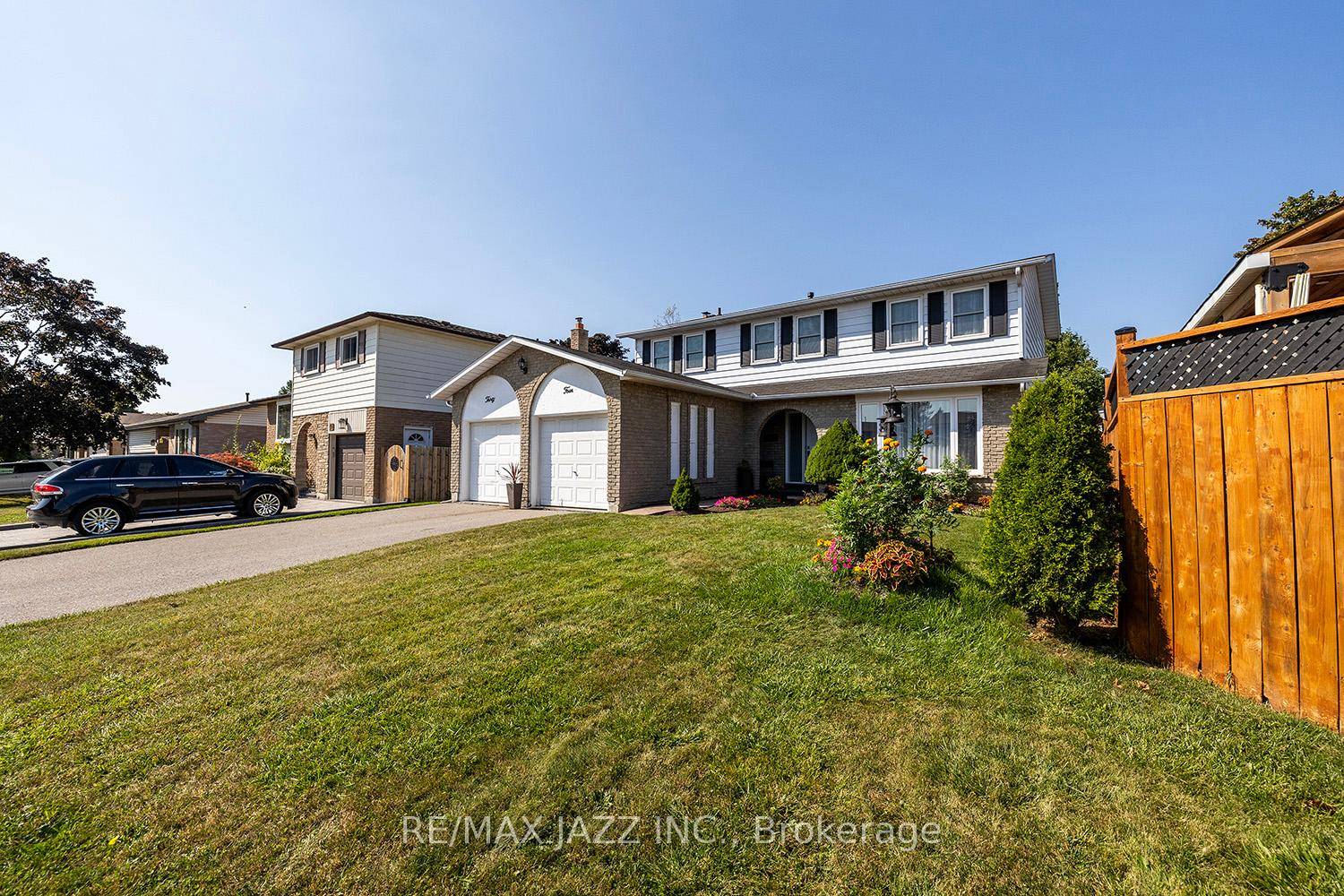 Meticulously maintained 4 bedroom 4 bathroom 2 storey home in a beautiful family neighbourhood.