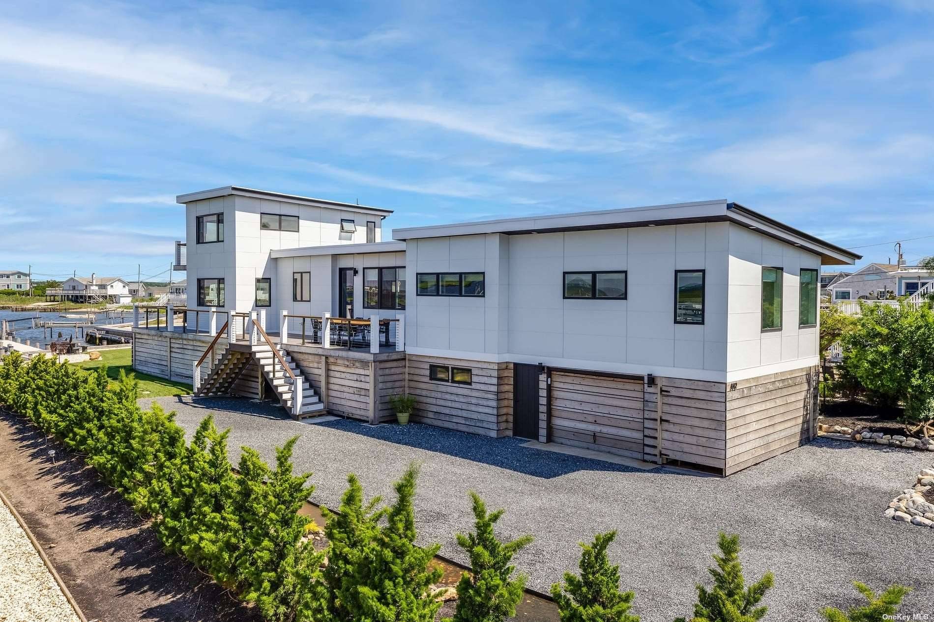 Welcome to 442 Dune Rd Westhampton Beach.