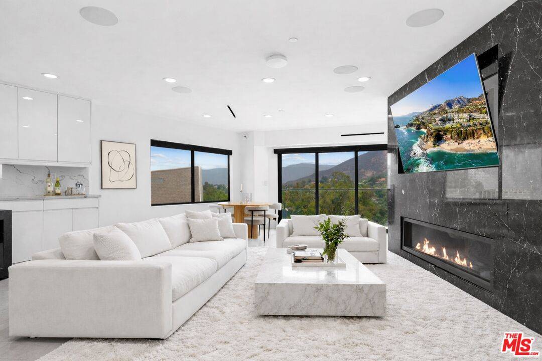 7141   Woodrow Wilson Dr 3BR Hollywood Hills East La