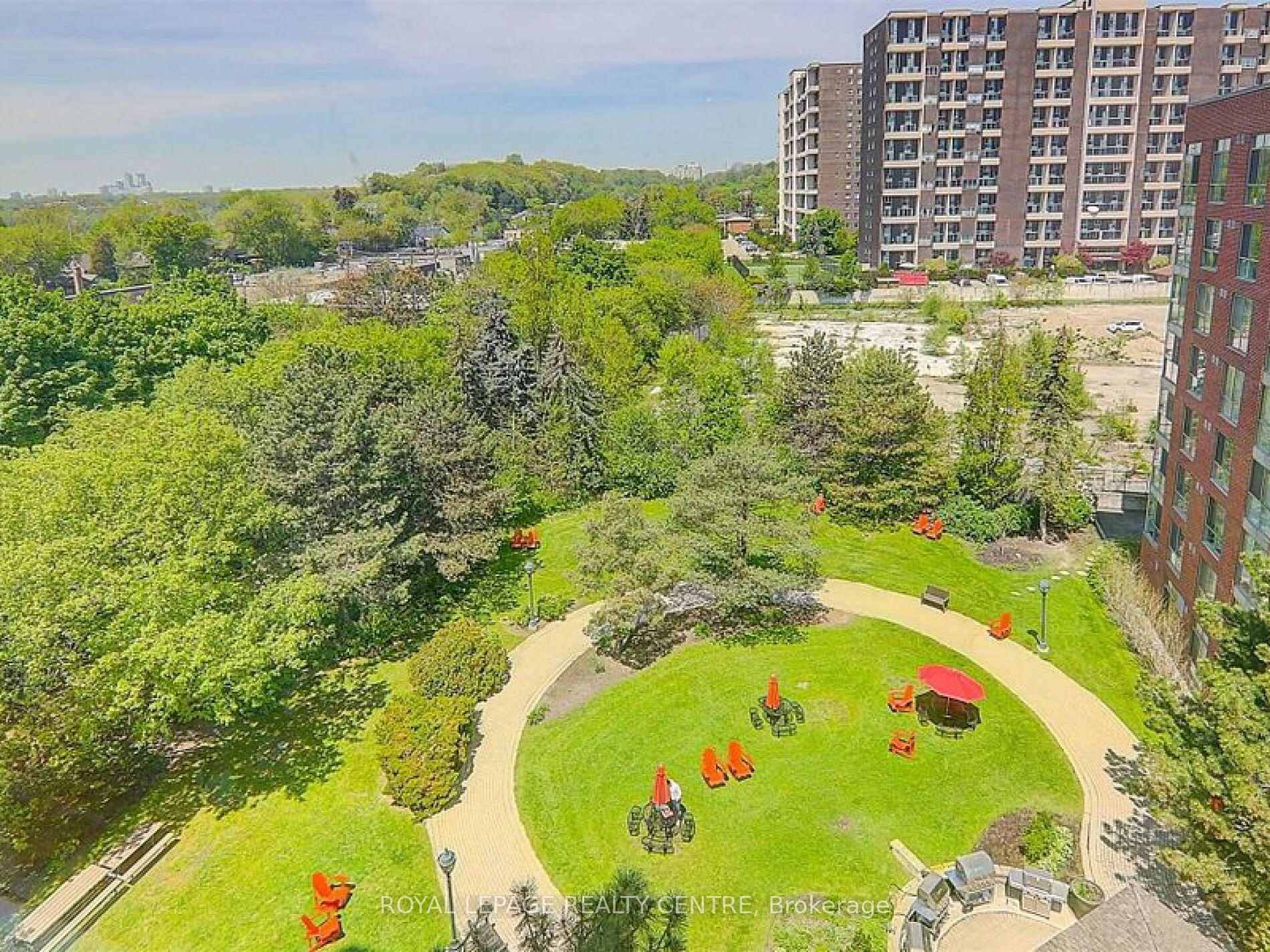 All inclusive ! ! ! 1 Den in a Well Maintained 24 Hour Gated Community.
