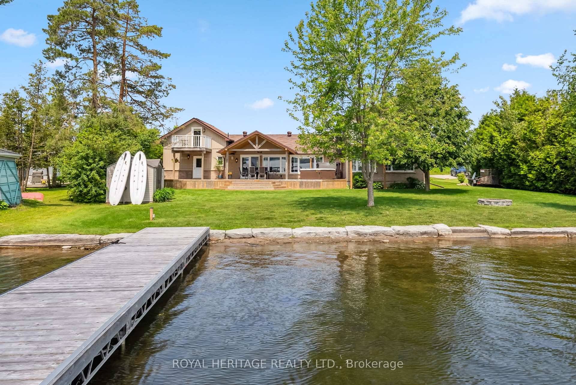 Lakeside Luxury, Just 15 Minutes from Peterborough !