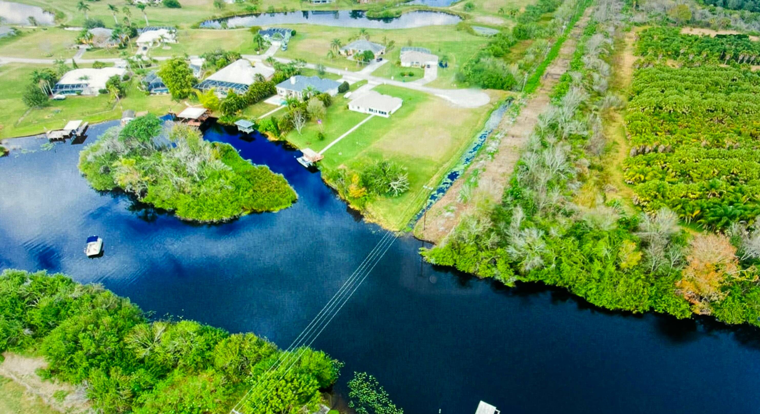 Blue Heron Golf and Country Club, more than half acre on Taylor Creek, just minutes from Lake Okeechobee and the best bass fishing in Florida !