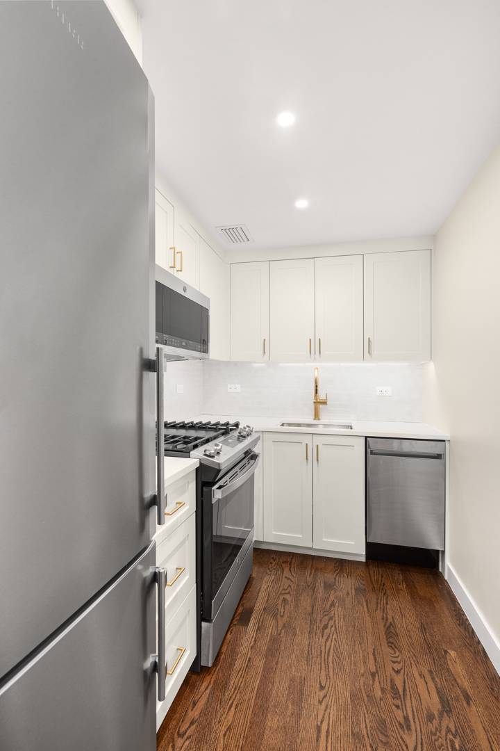 JUST LISTED XXX MINT 1 BEDROM AT THE SOFIA CONDOMINIUM GORGEOUS KITCHEN WITH ALL NEW STAINLESS STEEL APPLIANCES BEAUTIFUL HARDWOOD FLOORS THROUGHOUT GENEROUS CUSTOM CLOSETS LOTS OF STORAGE AND BUILT ...