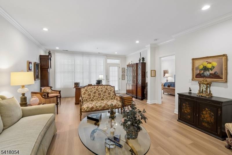 Welcome to The Pointe in Livingston, a vibrant 55 community offering comfort, style, and ease of living !