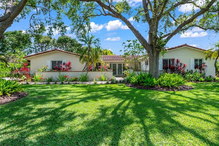 Welcome to your own slice of paradise in Palmetto Bay !