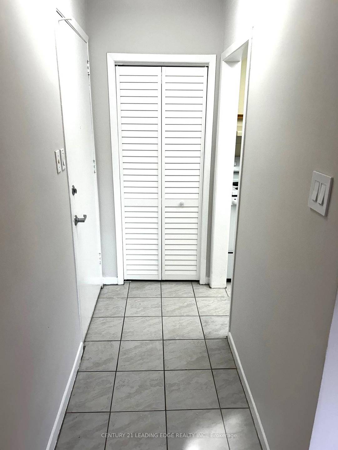 This Quiet 2 Story Apartment is Located in The Heart of East York.