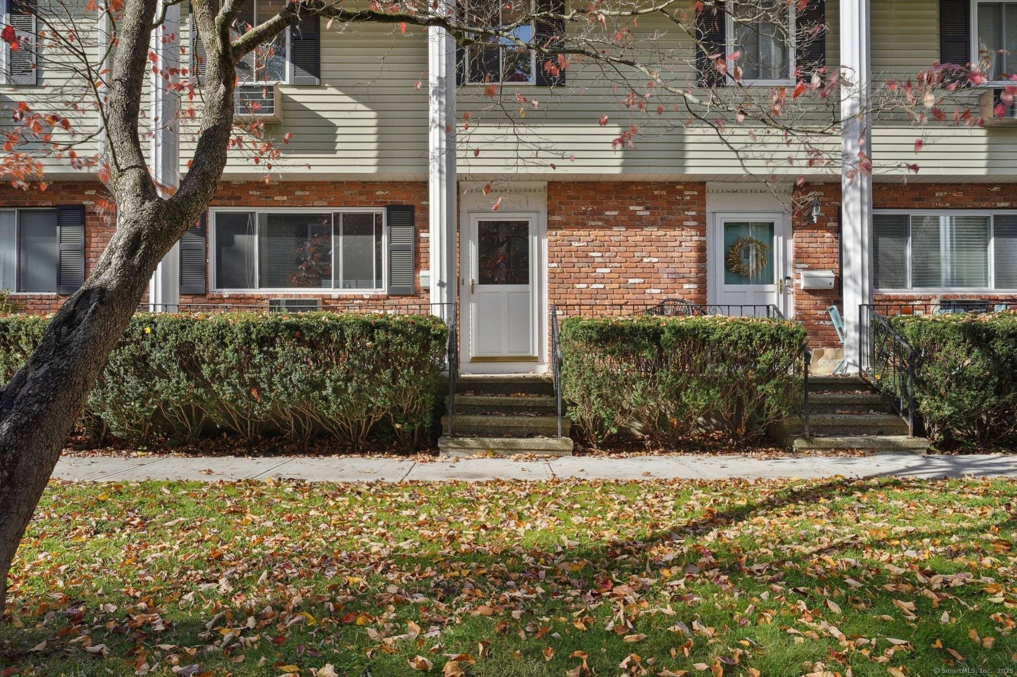 Located in the desirable Glenbrook community of Stamford, this charming freshly painted 2 bed 1.