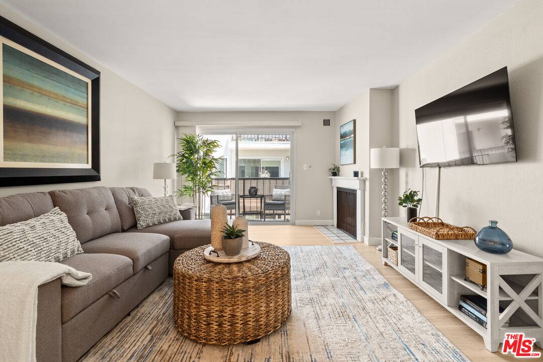 8163   Redlands St 1BR La