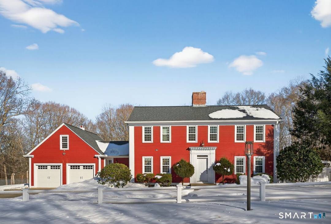 Inspired by the timeless architecture of the Solomon Richardson House at Old Sturbridge Village, this exceptional 1989 saltbox reproduction beautifully blends early American design with modern comfort.