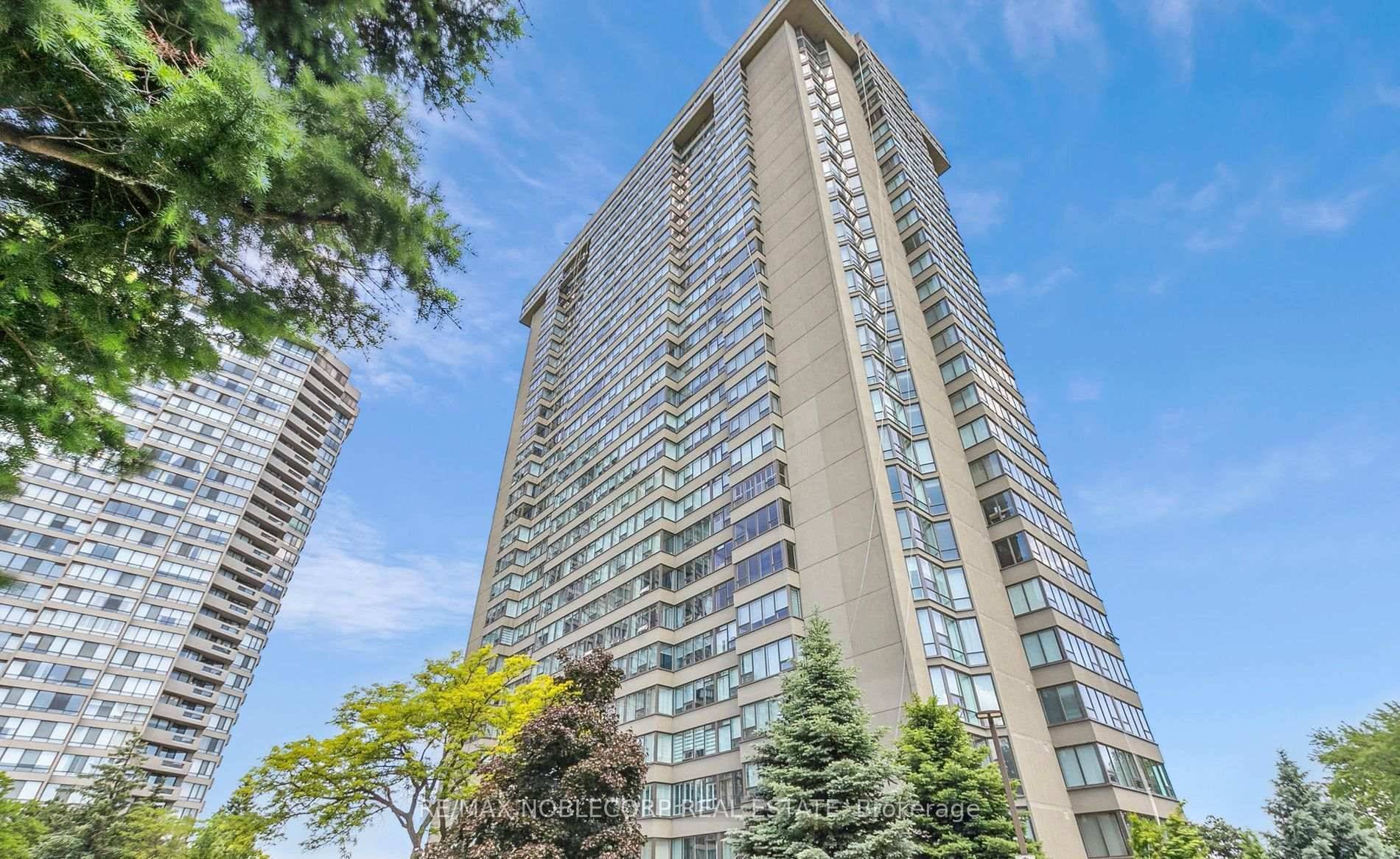 Zenith at Skymark ! Enjoy the convenience of all major utilities plus cable included !
