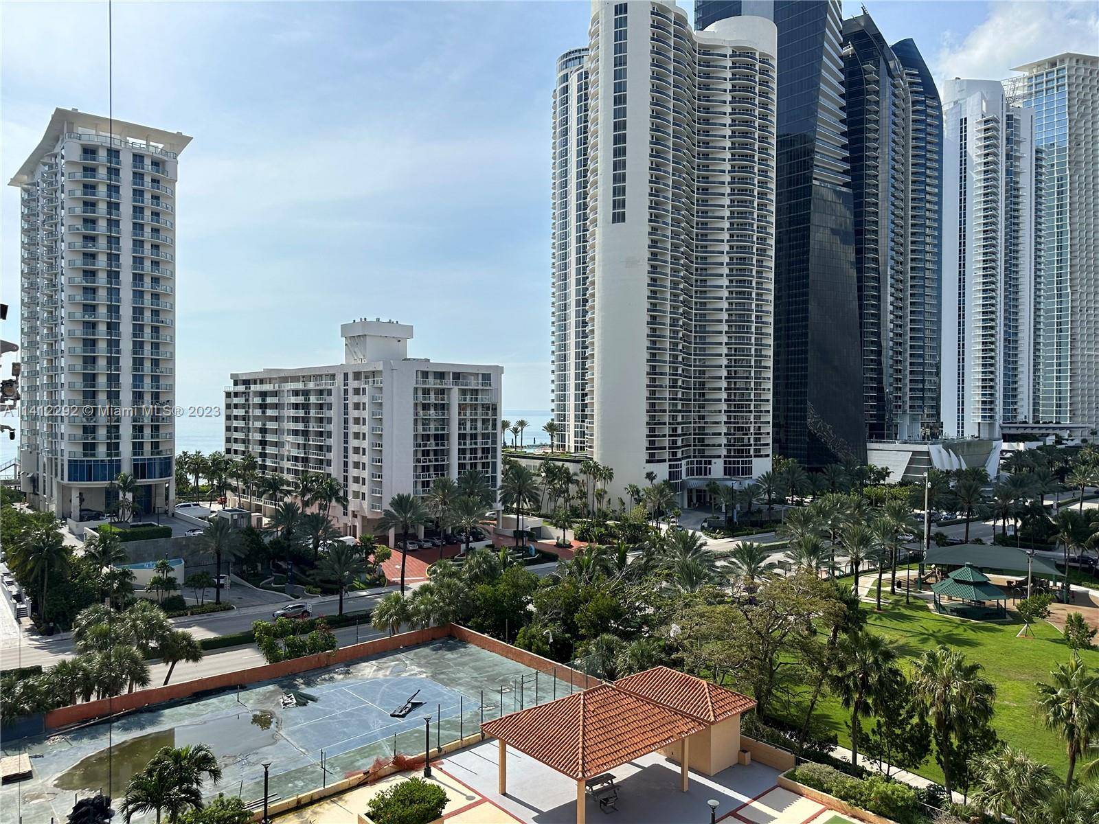 Amazing unit in desirable Winston Towers.