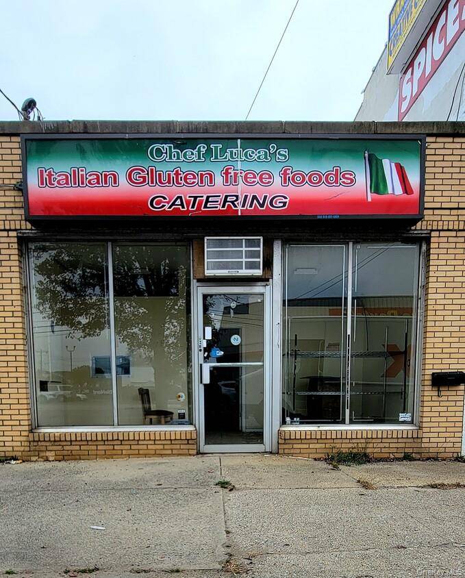Retail space available for lease on Long Beach Road in Oceanside.