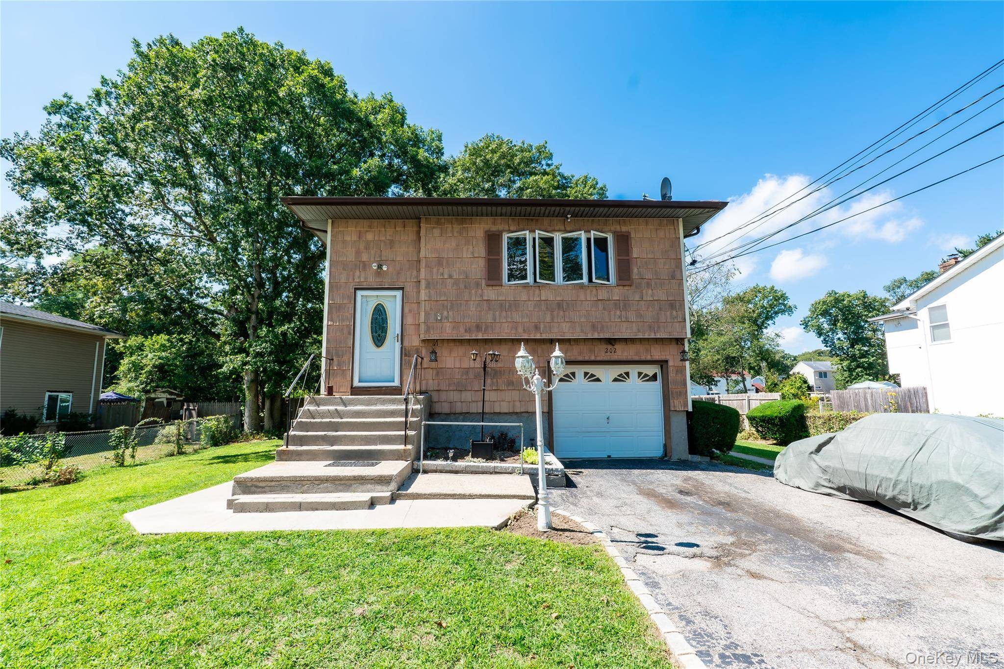 This home features 3 beds 1 bath, full kitchen, washer dryer, spacious living dining room open space in 2nd floor.