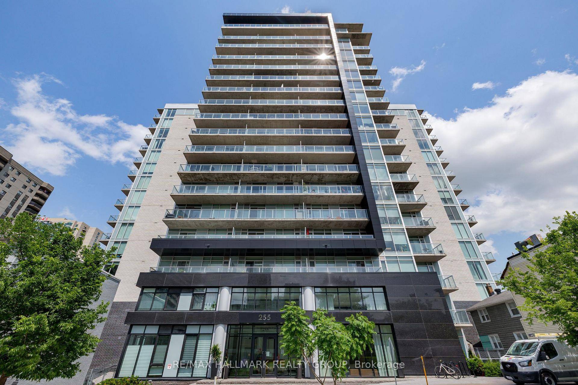 Welcome to Suite 1311 at 255 Bay Street, an elevated one bedroom condo in The Bowery, one of Centretown's most sought after addresses.