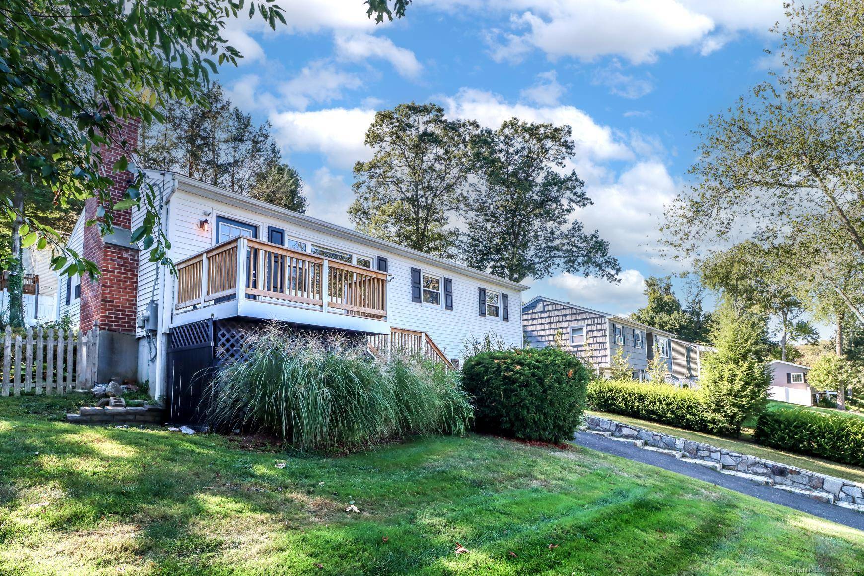 Great Location ! Welcome home to this 3 bedroom ranch with 1 full baths on a cul de sac.