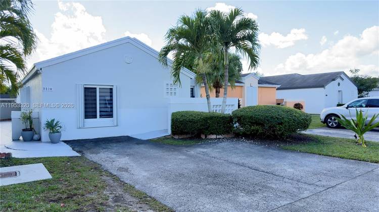 Charming single family home located in the tranquil Sunset Shores community.