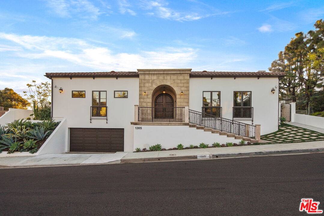 1305   CASIANO RD Brentwood LA