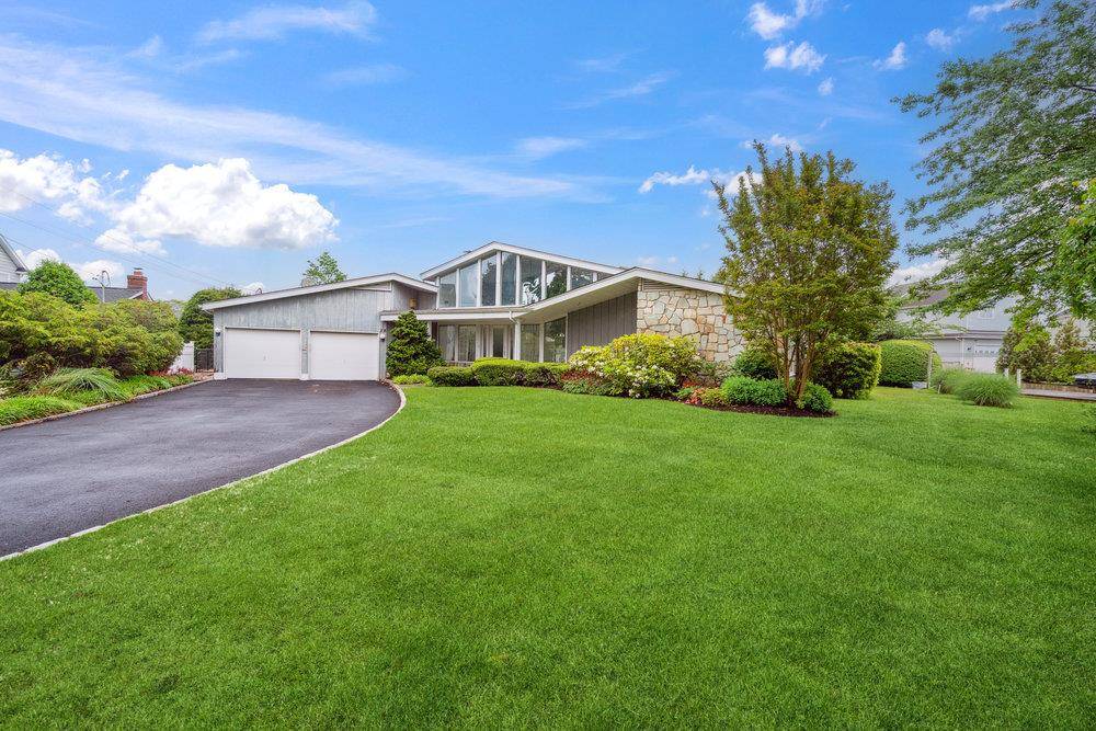 . Welcome to your dream waterfront home in beautiful Babylon Village.