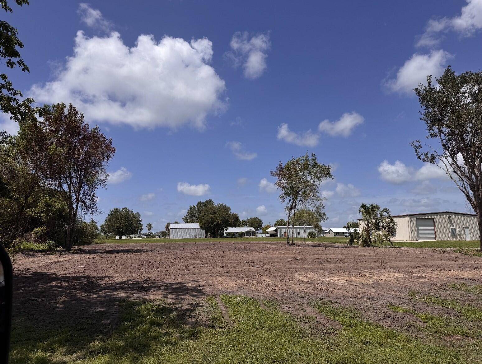 RIVER OAK GROVE 3 4 ACRES Build your dream home on a Private, Lighted airport with sod runway 12 30.