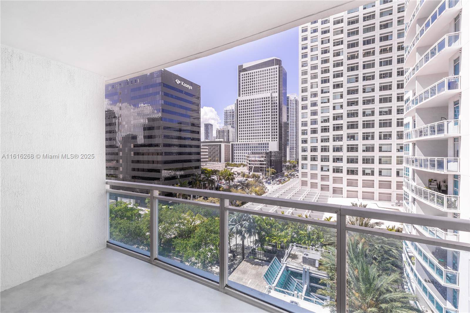 Experience luxury living !