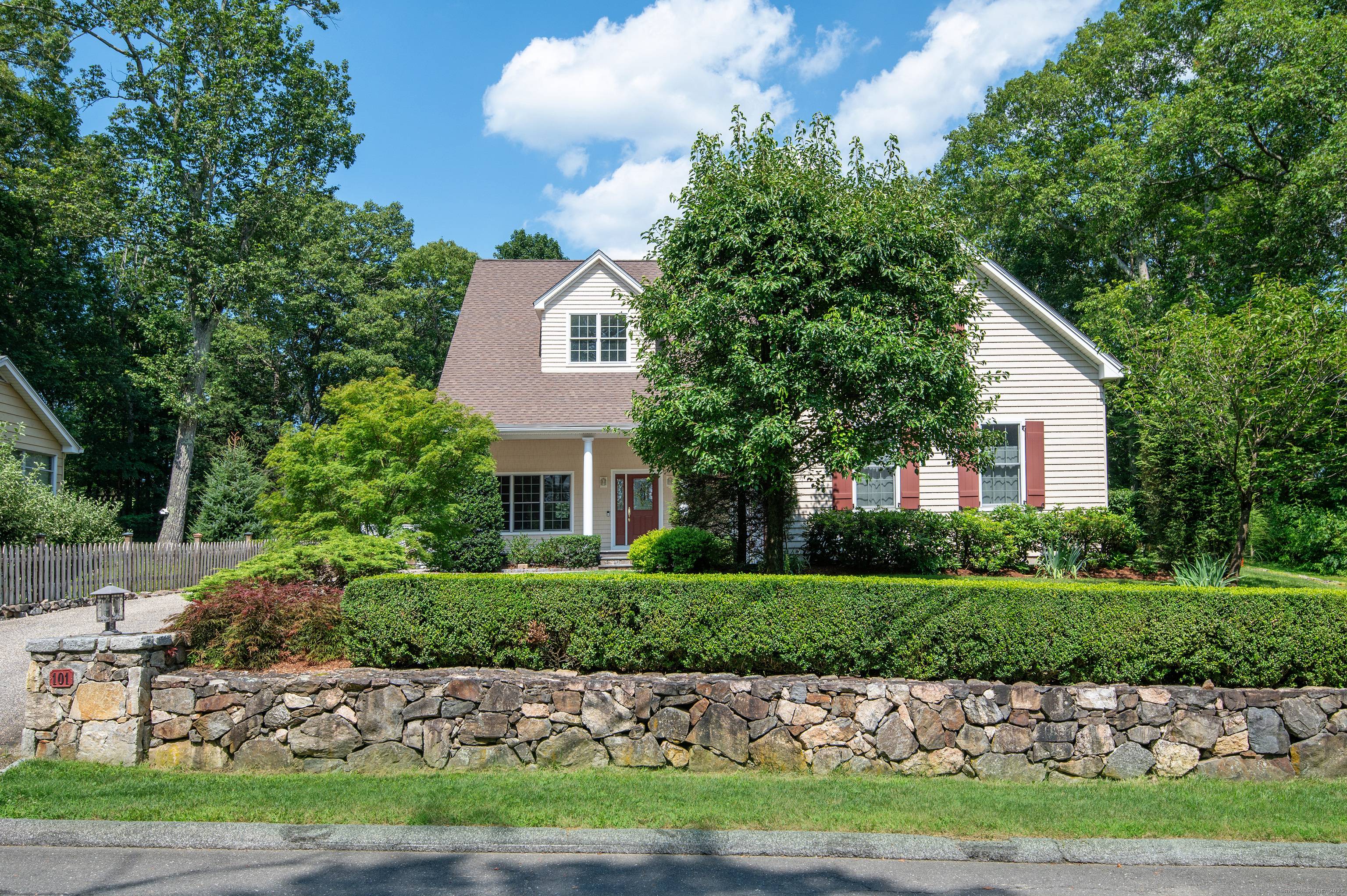 2006 HOBI Award Winner for Best Custom Home in Connecticut !