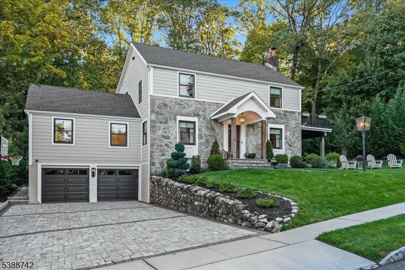 Suburban serenity meets modern sophistication !