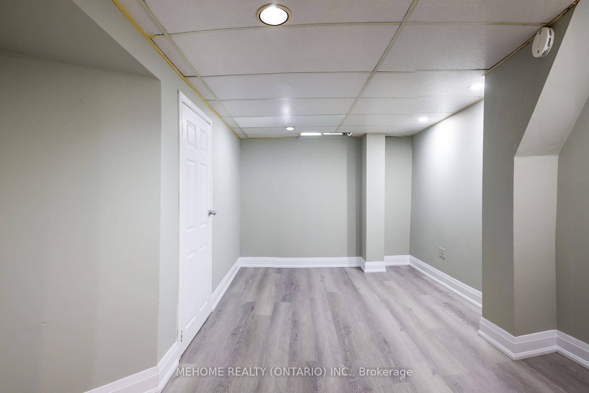 Welcome to this beautiful and spacious one bedroom apartment with a separate private entrance, offering both privacyand convenience.