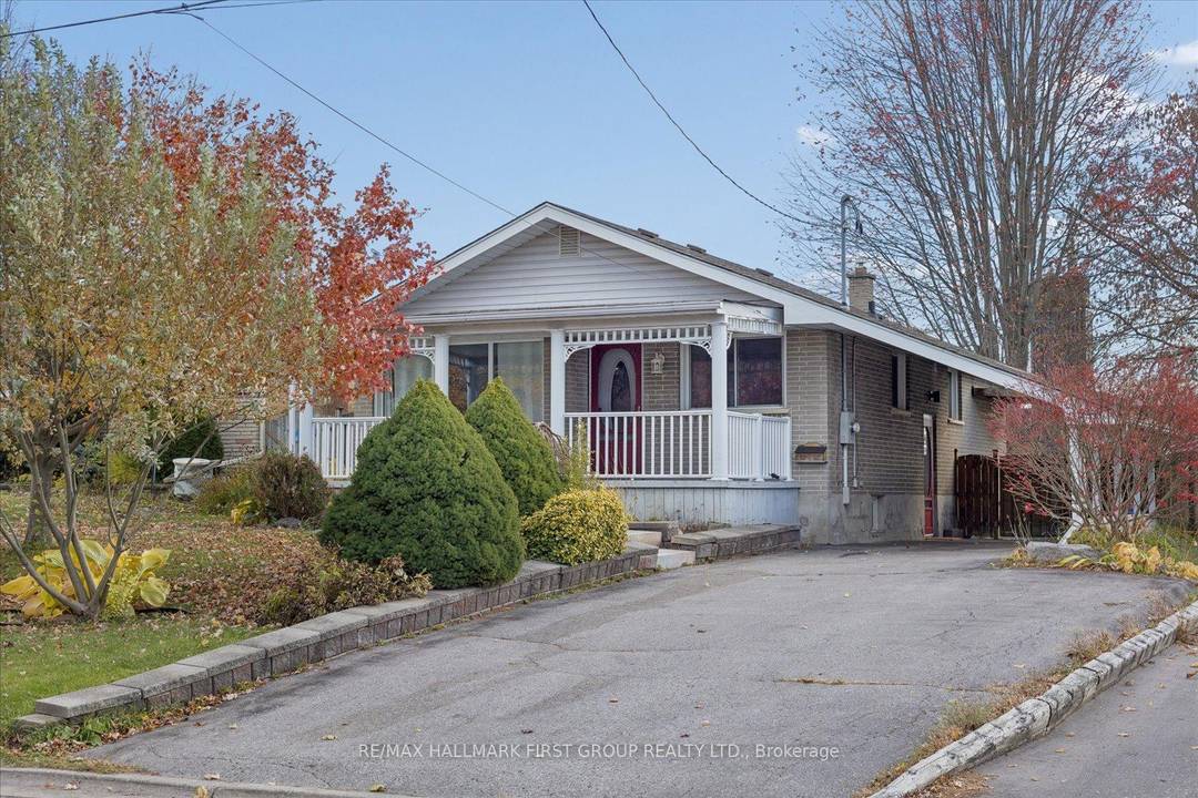 Beautiful One Bedroom Basement Apartment In Desirable Neighbourhood !