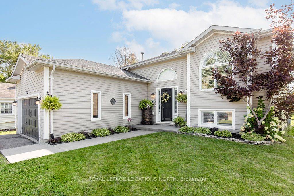 Welcome to this well built, fully updated Vandemeer Home 3 1 bdrm 2 bath.